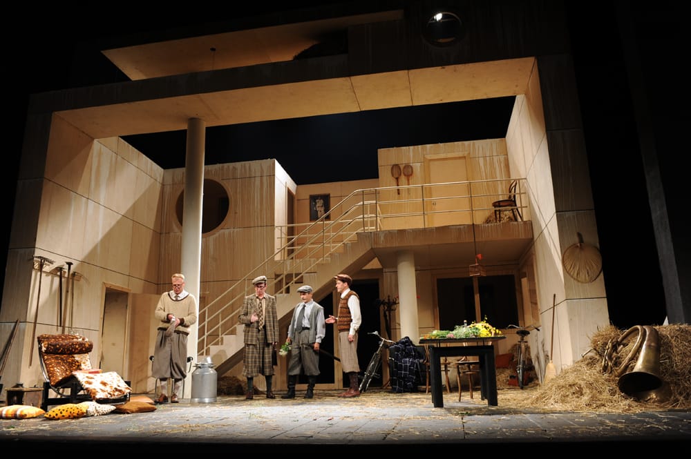 Сцены из спектакля «Прощай ты,ты,ты...», Ф.Кроммелинк. 2010г. МТЮЗ. Режиссер Г.Яновская