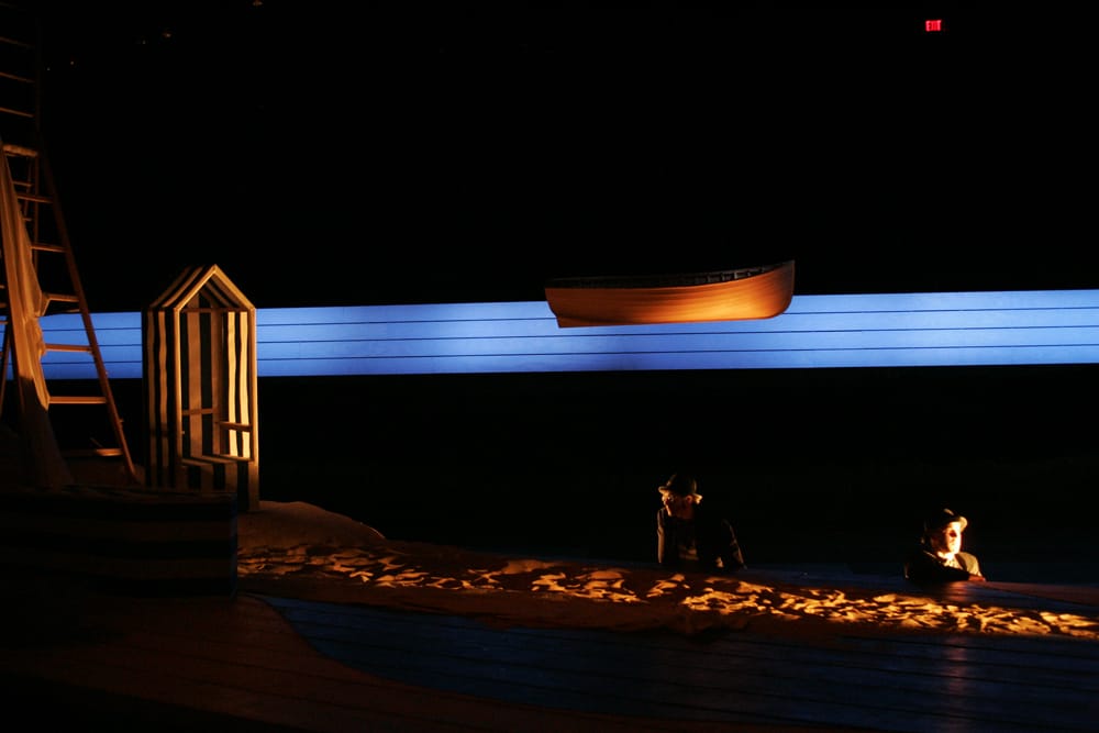 Сцены из спектакля «Дама с собачкой» по А. Чехову. 2004 г., театр «Гатри Лэб» (Guthrie Lab), Миннеаполис. Режиссер К. Гинкас. Trey Burvant, Robert Olinger (господа курортные), Stephen Pelinski (Дмитрий Гуров), Monica West (Анна Сергеевна).