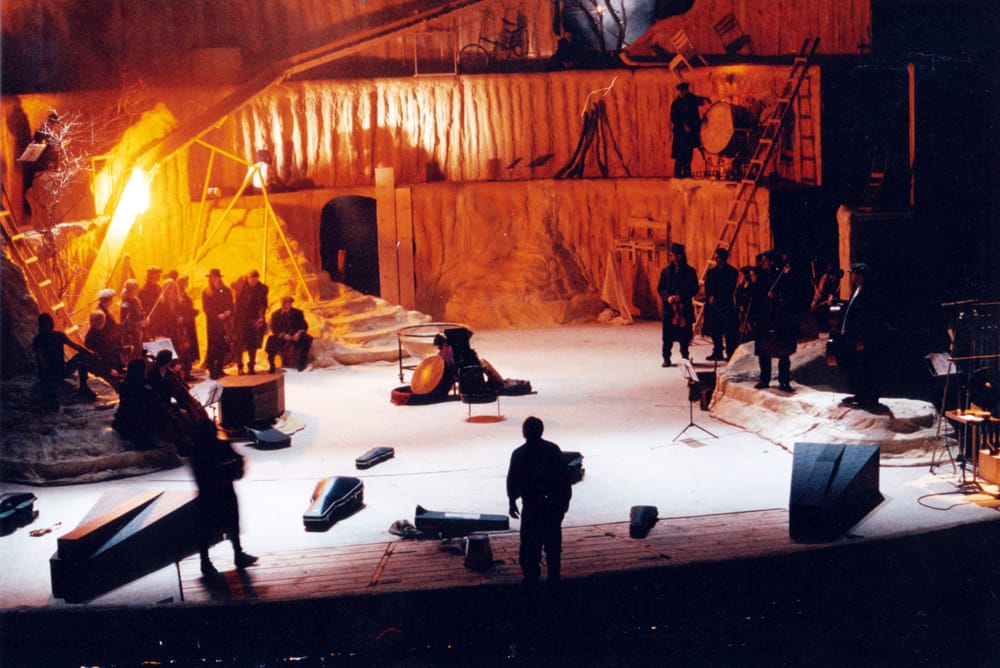 Сцены из спектакля «Полифония мира». 2001г. Театр Вахтангова. Режиссер К.Гинкас