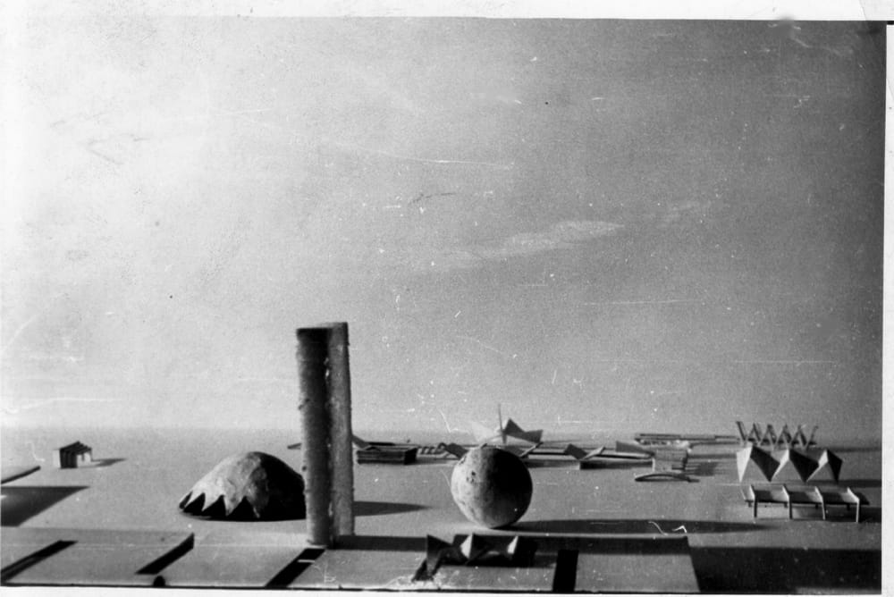 Первый макет Всесоюзного конкурса Всемирной выставки в Москве, 1960 г. Авторский коллектив МАРХИ: Г.Б.Бархин, Е.Новикова, Б.Бархин и студенты: М.Аникст, С.Бархин, Т.Бархина, В.Батырев, Л.Малашонок и др.