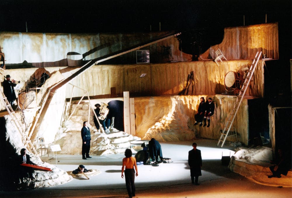 Сцены из спектакля «Полифония мира». 2001г. Театр Вахтангова. Режиссер К.Гинкас