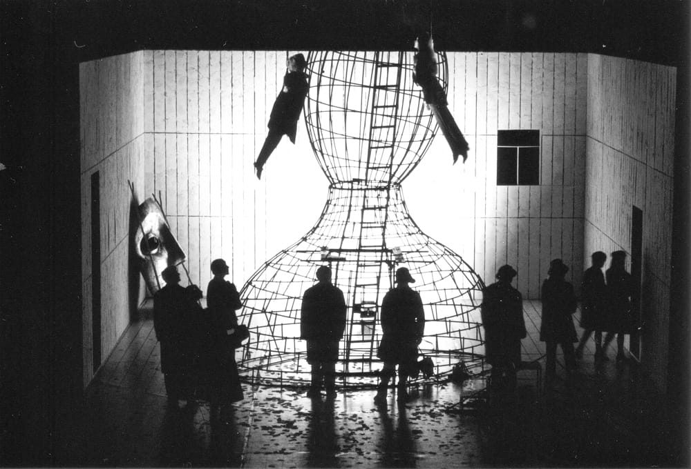 Сцены из спектакля «Счастливый принц», О.Уайльд. 2000г. МТЮЗ. Режиссер К.Гинкас