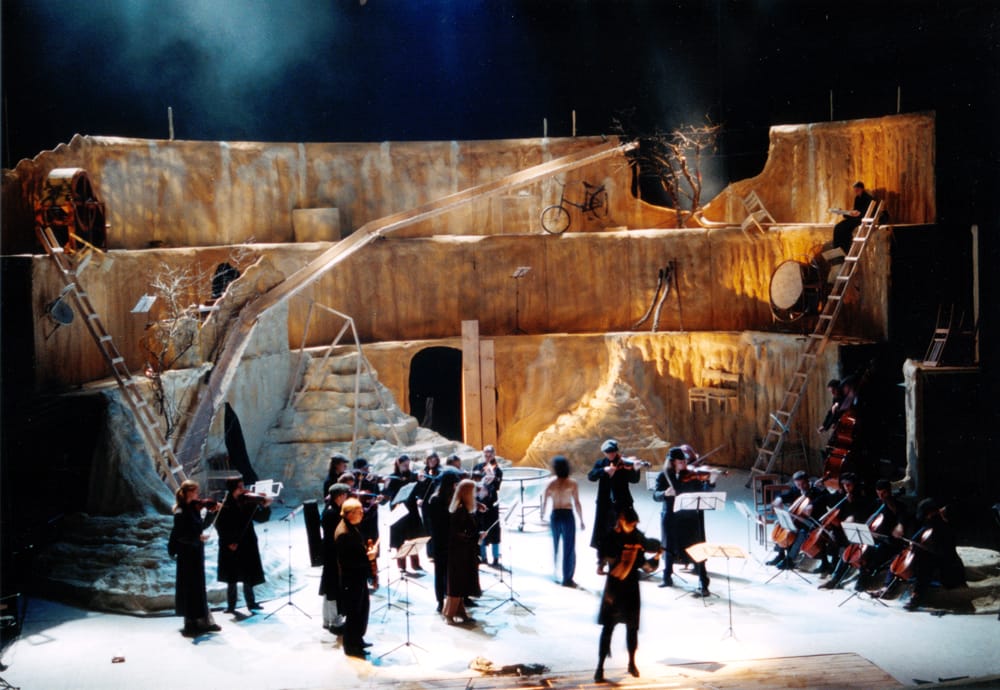 Сцены из спектакля «Полифония мира». 2001г. Театр Вахтангова. Режиссер К.Гинкас