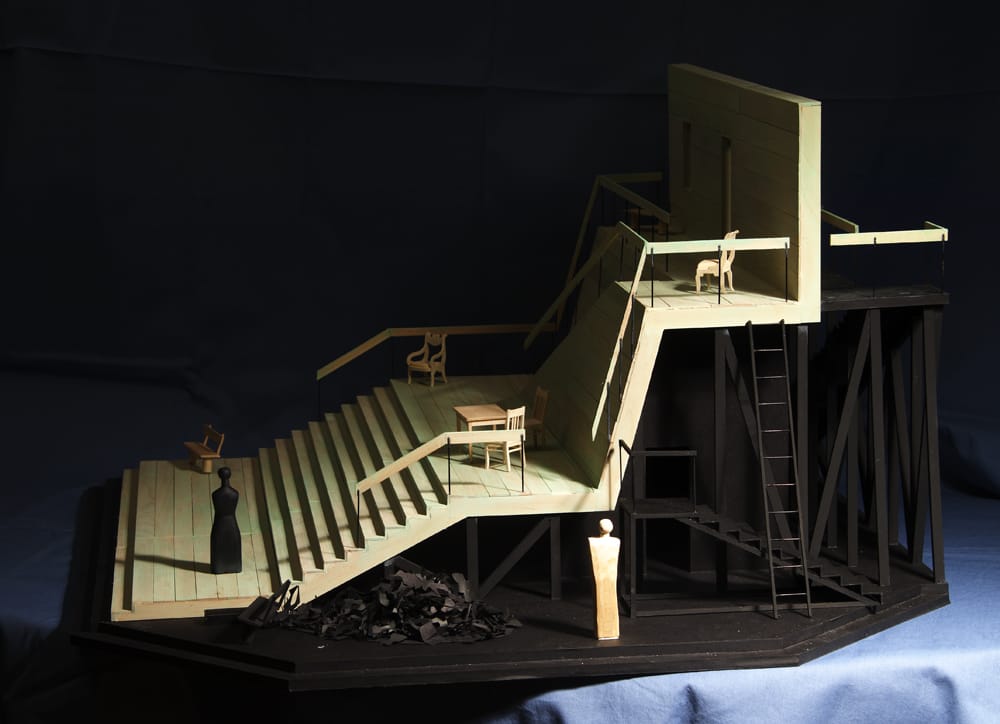 Макет к спектаклю «Обрыв» по роману И.Гончарова, 2010 г., Московский Художественный театр, реж. А.Шапиро. Декорации поворачиваются на круге.