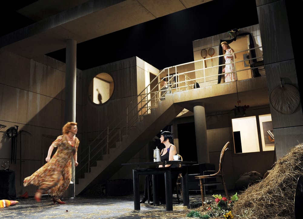 Сцены из спектакля «Прощай ты,ты,ты...», Ф.Кроммелинк. 2010г. МТЮЗ. Режиссер Г.Яновская