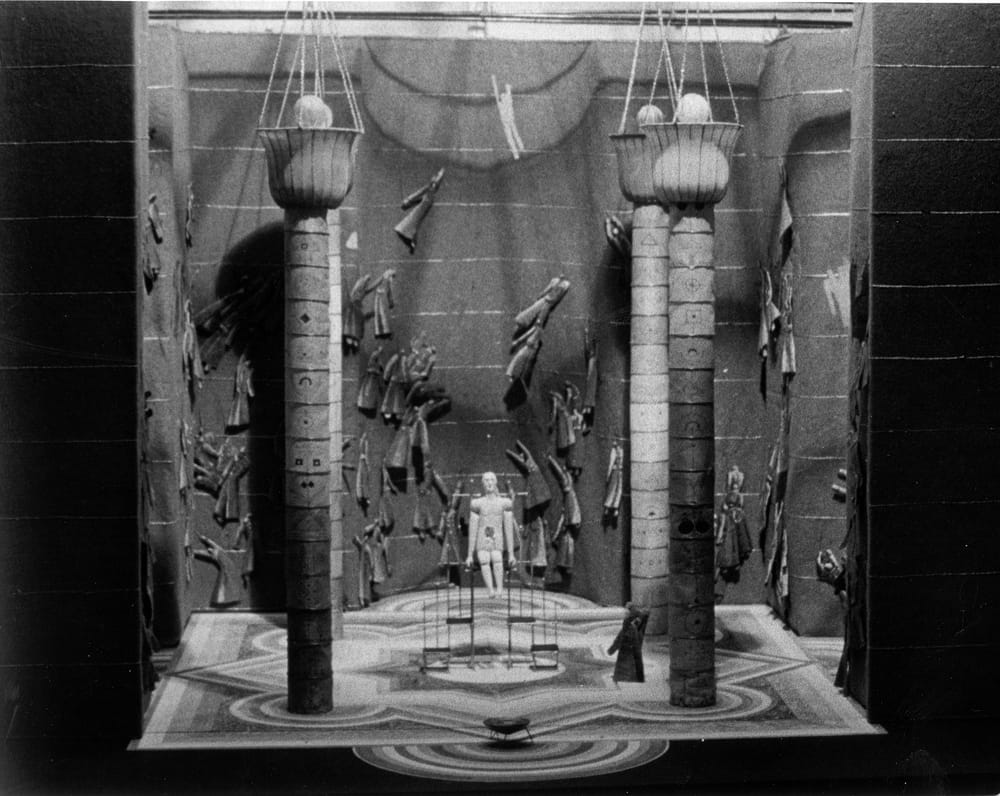 Макет к опере А.Тертеряна «Огненное кольцо», (финал), 1975 г., Армянский государственный театр оперы и балета, Ереван, реж. Е.Шифферс, макет выполнен И.В.Друцким.