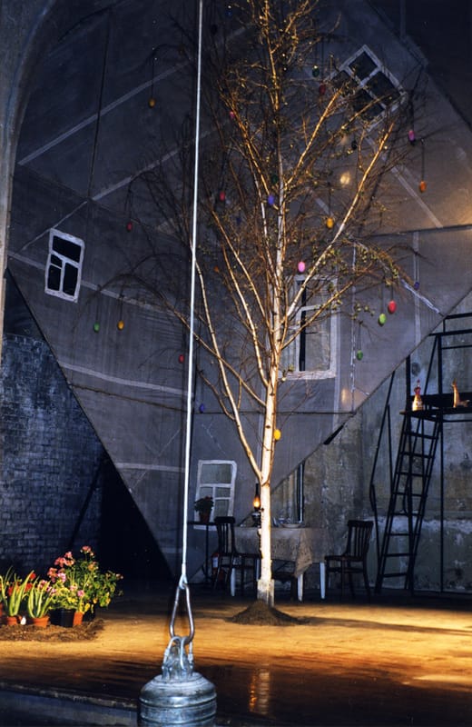 Сцены из спектакля «Гроза», А. Н. Островский. 1997г. МТЮЗ. Режиссер Г. Яновская