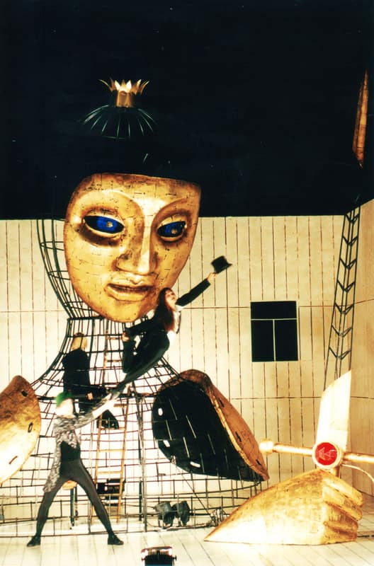 Сцены из спектакля «Счастливый принц», О.Уайльд. 2000г. МТЮЗ. Режиссер К.Гинкас