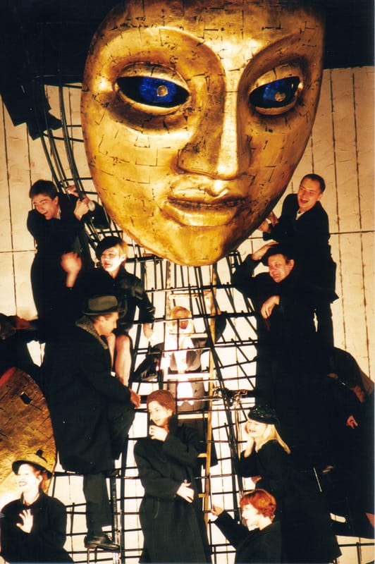 Сцены из спектакля «Счастливый принц», О.Уайльд. 2000г. МТЮЗ. Режиссер К.Гинкас