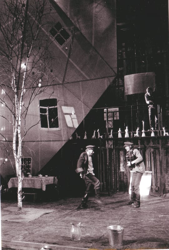 Сцены из спектакля «Гроза», А. Н. Островский. 1997г. МТЮЗ. Режиссер Г. Яновская