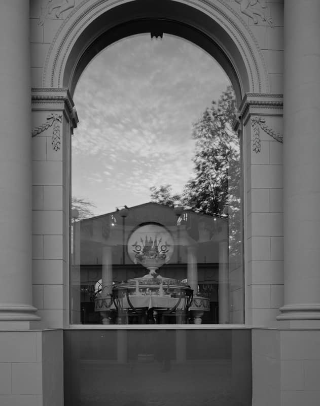 2005-2008гг. Ресторан «1812 год», («Дом Карло»), Москва, Садовокудринская, д.6 стр.1. Фрагмент триумфальной арки. Фото: Ю.Пальмин.