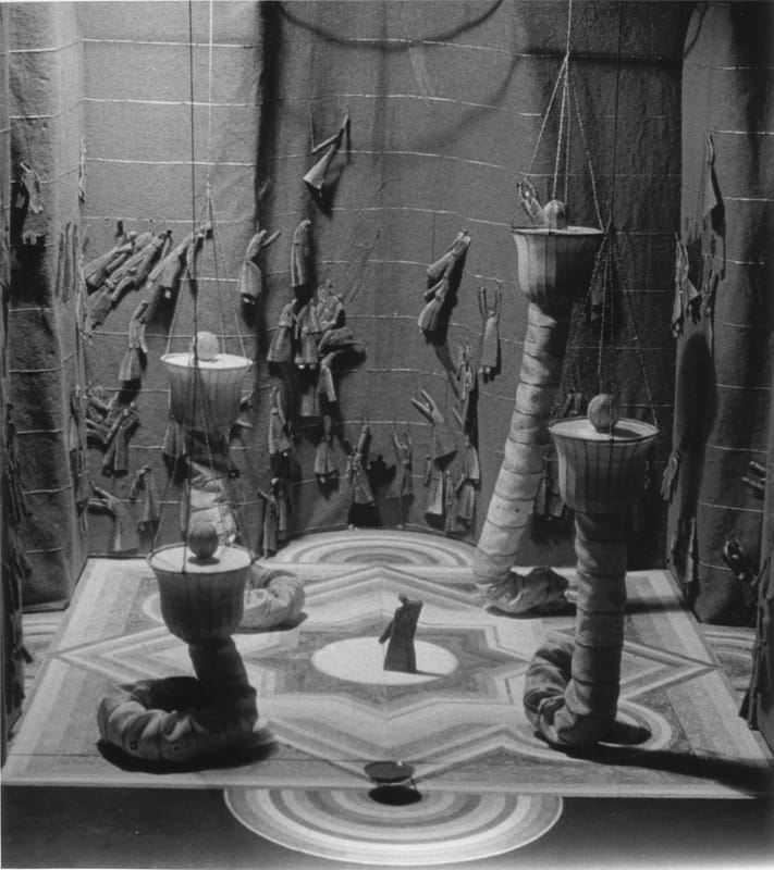 Макет к опере А.Тертеряна «Огненное кольцо», (пролог), 1975 г., Армянский государственный театр оперы и балета, Ереван, реж. Е.Шифферс, макет выполнен И.В.Друцким.