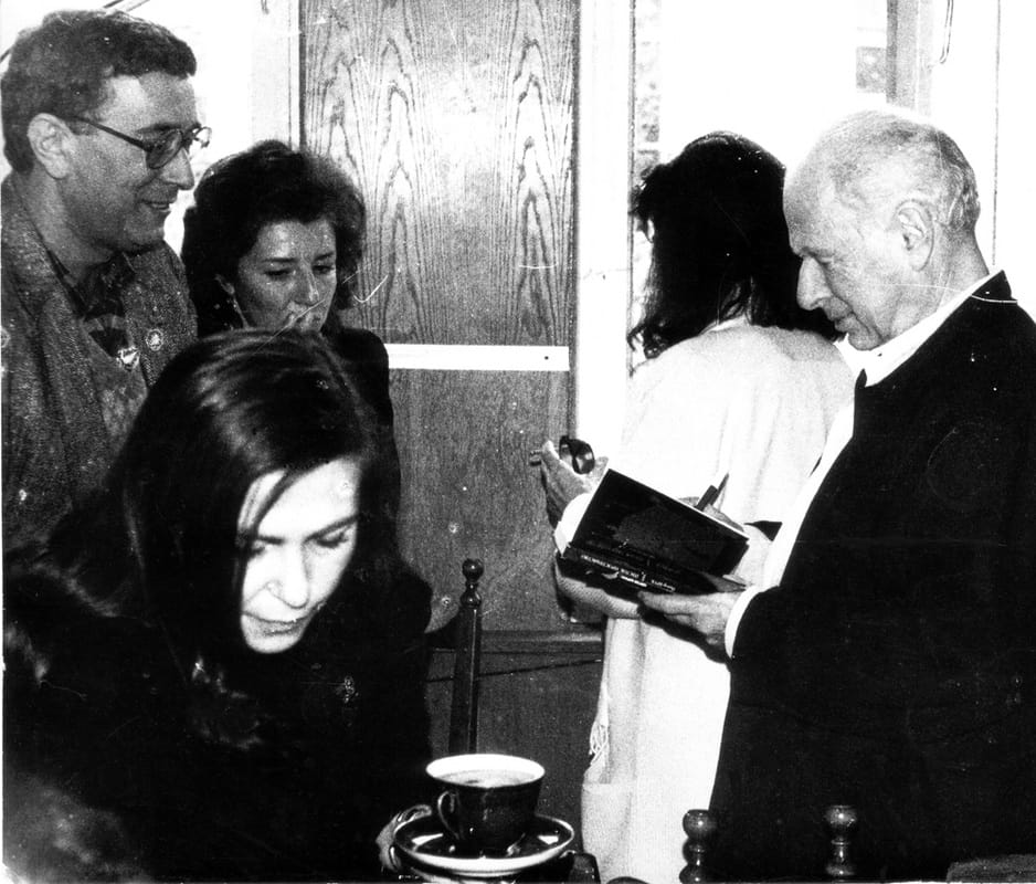 П.Брук подписывает мне свою книгу, 1979г.